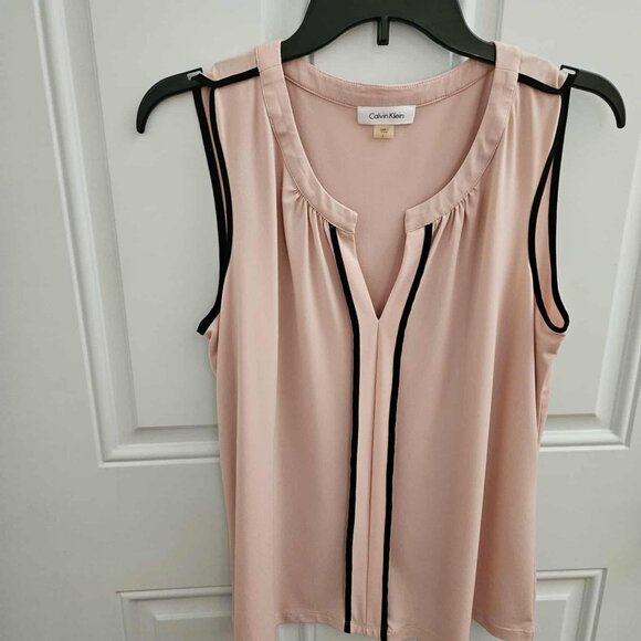 Calvin Klein blush & black sleeveless split neck top - Picture 1 of 2